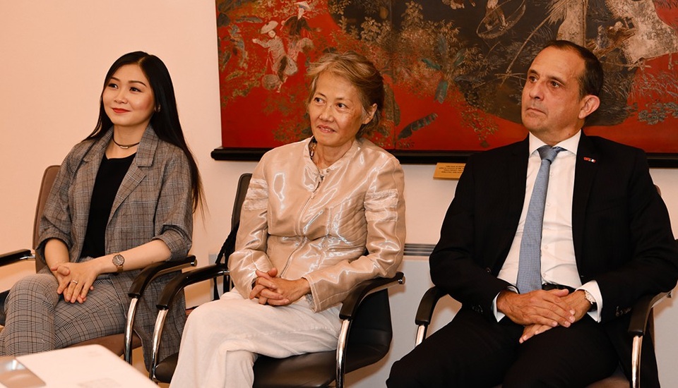 Diễn viên Trúc Ly và Mỵ Châu trong buổi công bố vở diễn tại TPHCM