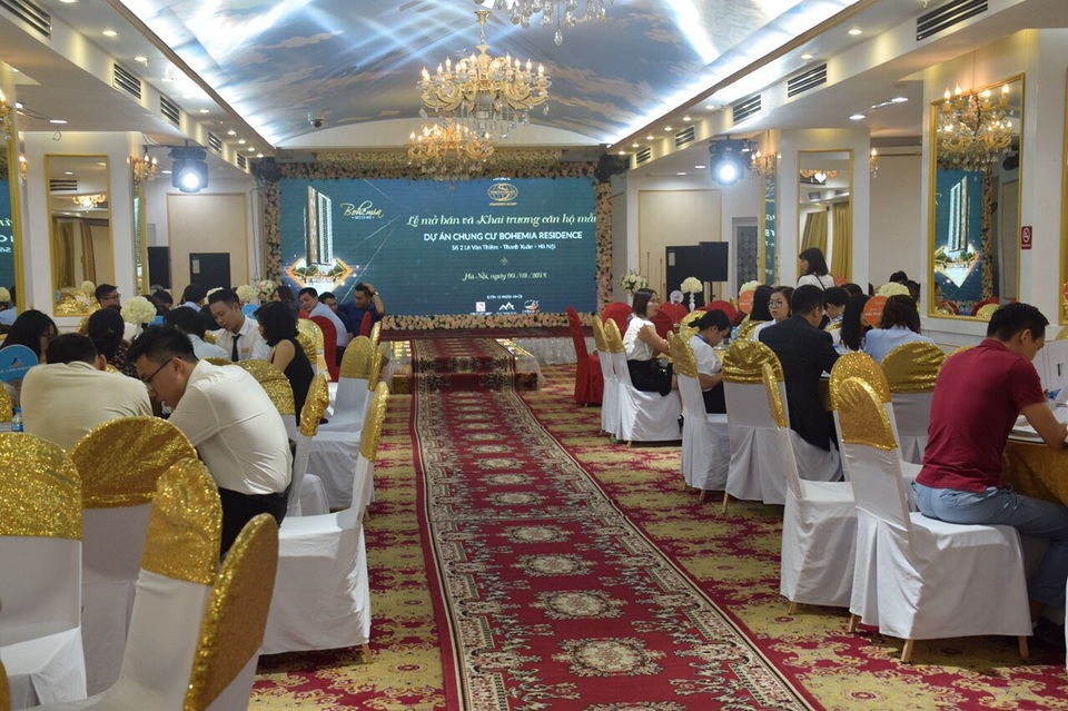 Khai trương nhà mẫu – Bohemia Residence vẫn hút khách bất chấp tháng ngâu - 1 Không khí tư vấn sôi nổi tại sự kiện