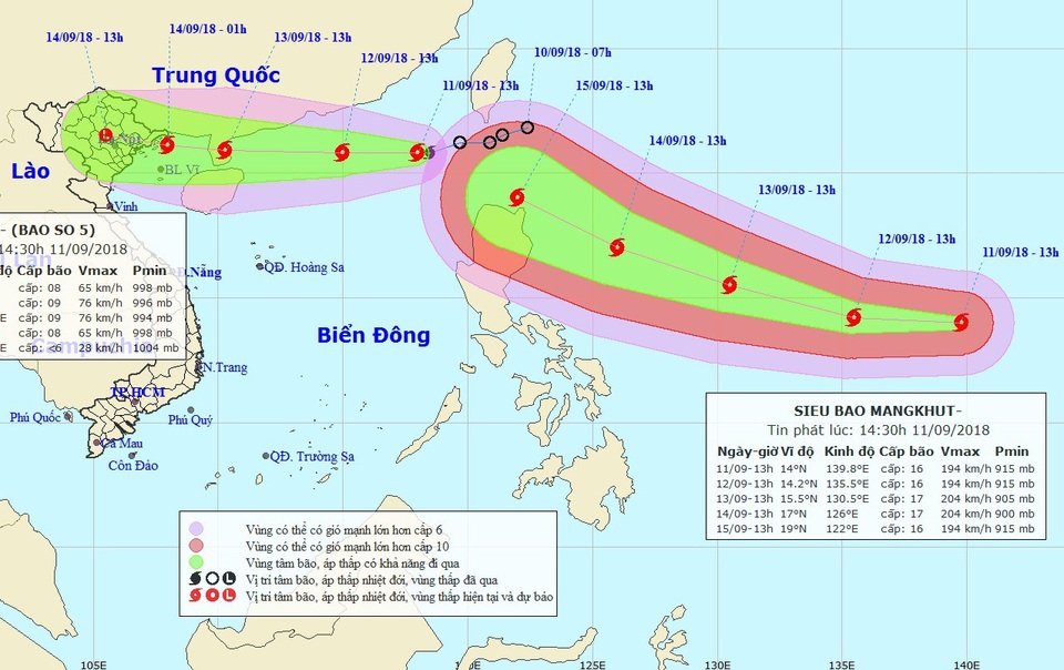 Siêu bão Mangkhut đang "đuổi theo" bão số 5 - 1
Siêu bão Mangkhut (phải) đang đuổi theo bão số 5 hướng vào Biển Đông. (Ảnh: NCHMF).