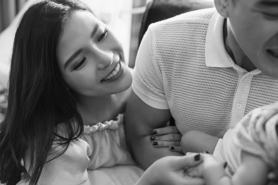 Sinh con chưa lâu, Thúy Diễm cho biết, cho đến hiện tại cô vẫn còn thấy lâng lâng khi nghĩ về việc mình đã chính thức làm mẹ và chính thức hành trình nuôi dưỡng con khôn lớn. Thúy Diễm bật mí, cô cũng cảm thấy bản thân rất may mắn khi có được một người chồng tận tâm và thấu hiểu như Lương Thế Thành.