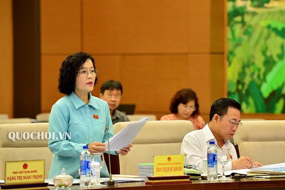 Quốc hội lấy phiếu tín nhiệm các chức danh vào đầu tháng 11 - 2 Đại biểu Trần Thị Quốc Khánh tại phiên trình dự án luật do bà đề xuất, xây dựng trước UB Thường vụ Quốc hội.