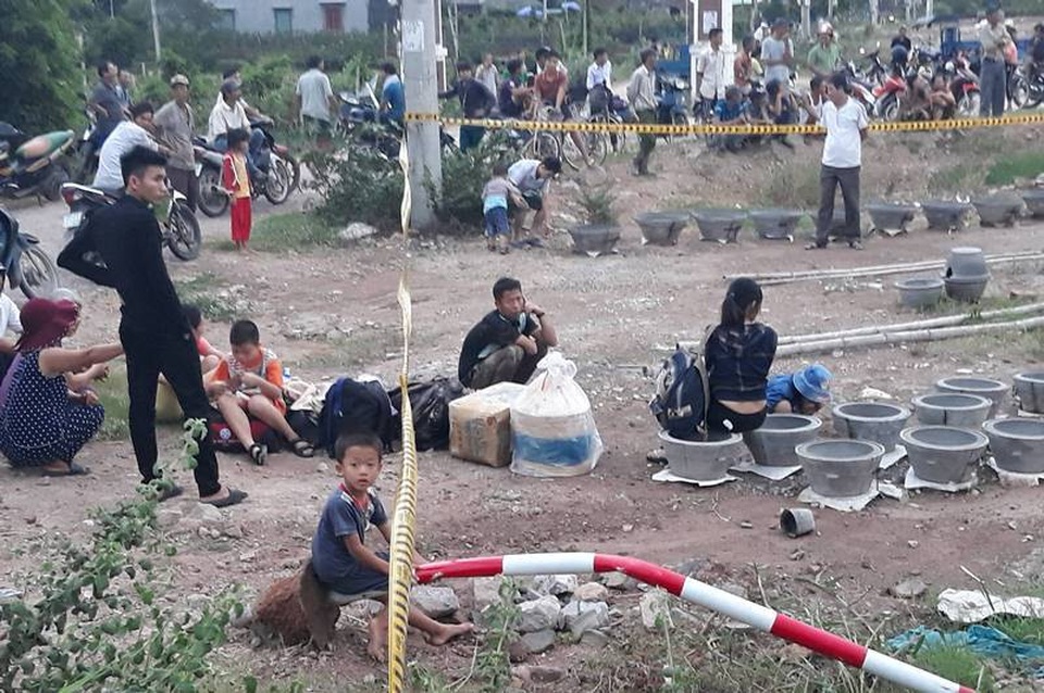 
Hành khách bàng hoàng sau vụ tai nạn
