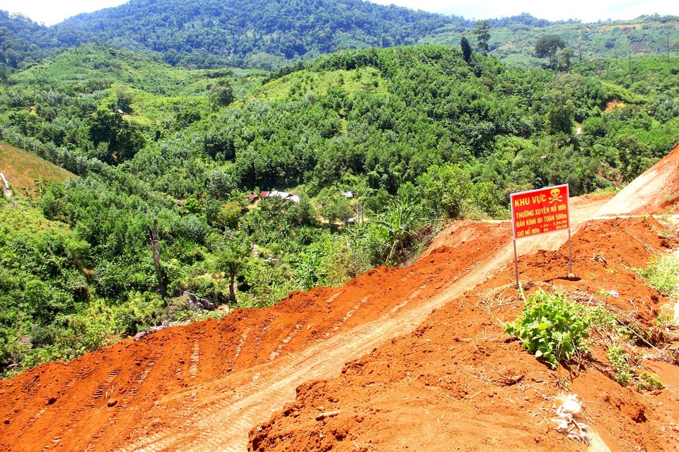 Chưa hoàn thiện thủ tục, dự án thủy điện Nước Chè đã rầm rộ thi công - 2 Đất đai, cây cối, hoa màu của người dân chưa được đền bù hết nhưng chủ đầu tư đã cho thi công
