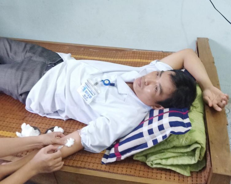 Hành động kịp thời của bác sĩ Hoàng Bá Sơn đã giúp sản phụ T. qua cơn nguy kịch. Ảnh:Nguyễn Duy