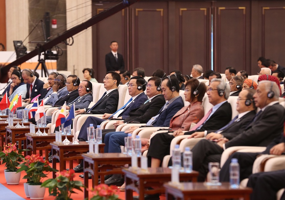 Phó Thủ tướng: Trung Quốc là đối tác thương mại, du lịch hàng đầu của Việt Nam - 2 Phó Thủ tướng Vương Đình Huệ cùng lãnh đạo các nước ASEAN tham dự Hội chợ CAEXPO và CABIS tại Trung Quốc