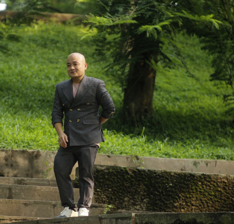 Với Cao Minh Tiến, cái nhìn về mùa xuân - hè mang vẻ nữ tính tuyệt đối.