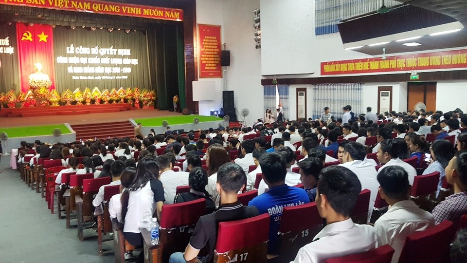 Đại học Luật Huế được công nhận đạt chuẩn chất lượng giáo dục - 3 1.000 tân sinh viên khóa K42 của trường Đại học Luật - Đại học Huế dự lễ khai giảng năm học mới