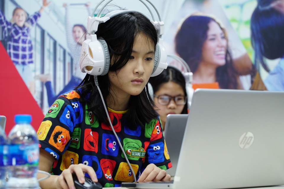 Chuyển đổi sang bằng THPT của Mỹ: Chỉ học thêm 6 tín chỉ - 1
Học sinh tham gia bài kiểm tra trình độ trước khi tuyển sinh.
