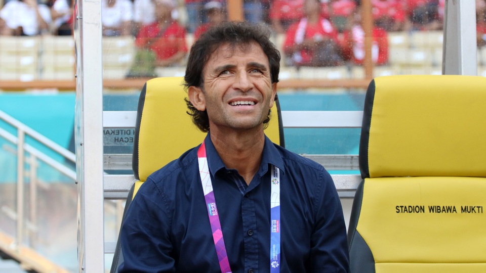 HLV đội tuyển Indonesia bị nghi “bỏ trốn” trước AFF Cup 2018 - 1
HLV Luis Milla Aspas bỏ trốn trước thềm AFF Cup 2018?
