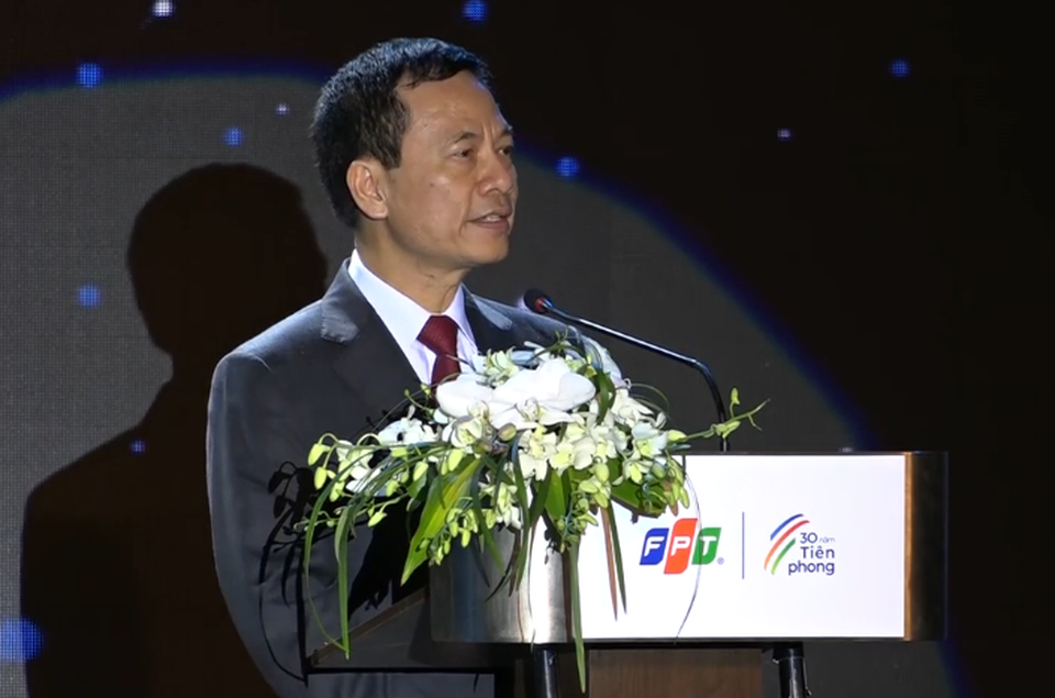 FPT: "Chúng tôi đã từng đi khi chưa có đường... nhưng rồi sẽ đến" - 3 Quyền Bộ trưởng Bộ TT&TT, Ủy viên Trung ương Đảng, chúc mừng chặng đường 30 năm của FPT.
