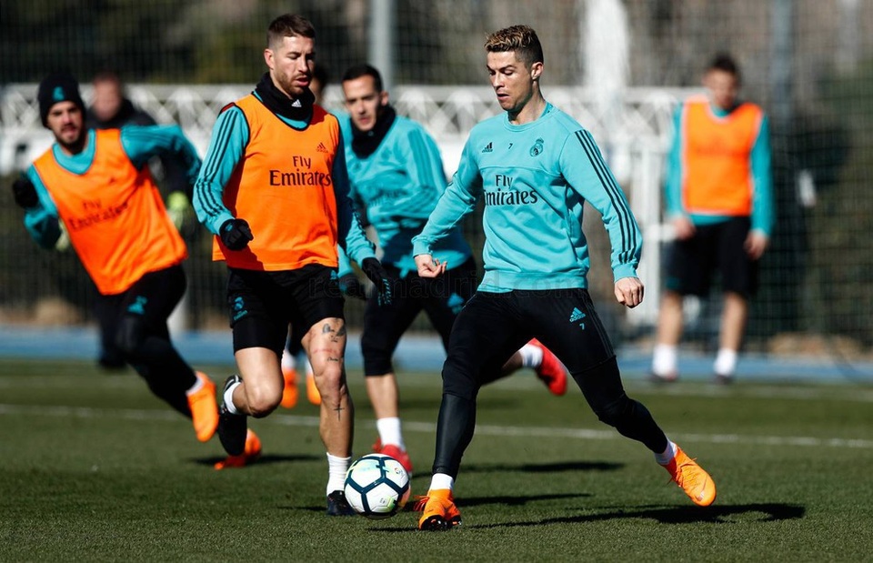 Sự xuất sắc của Ronaldo (phải) là kết quả của quá trình nỗ lực không ngừng nghỉ