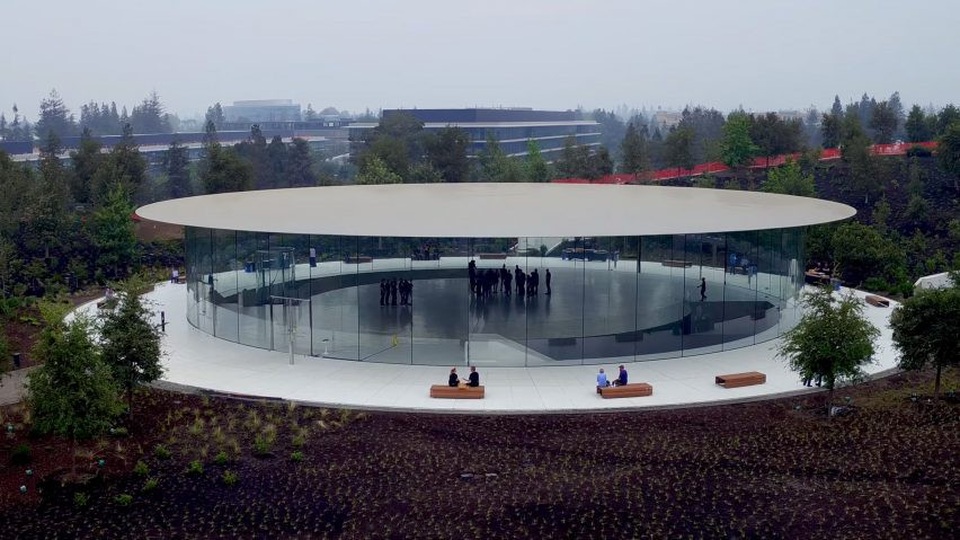 Apple ra mắt 3 phiên bản iPhone mới: XS, XS Max hai SIM và XR nhiều màu sắc - 23 Nhà hát Steve Jobs, trung tâm hội nghị ngầm dưới đất với sức chứa 1000 người nằm trong khuôn viên trụ sở mới của Apple sẽ là nơi “quả táo” lựa chọn để trình làng iPhone phiên bản đặc biệt