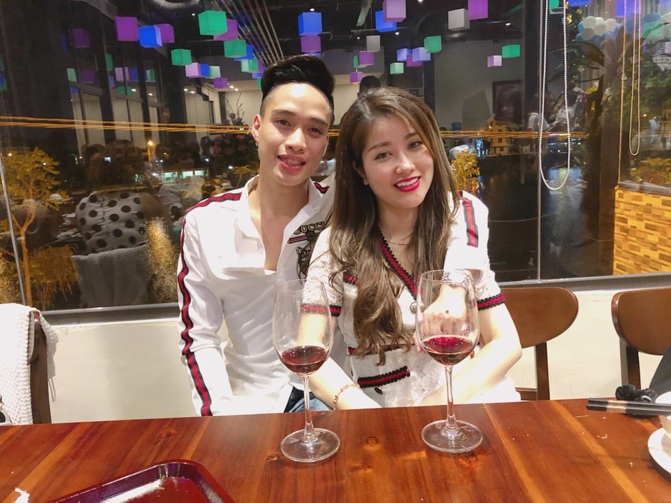 Kỷ niệm 10 năm, chồng xăm hình vợ lên ngực và ngỏ lời lãng mạn - 4 Tình yêu và hôn nhân bền chặt của cặp đôi này khiến nhiều bạn trẻ ngưỡng mộ
