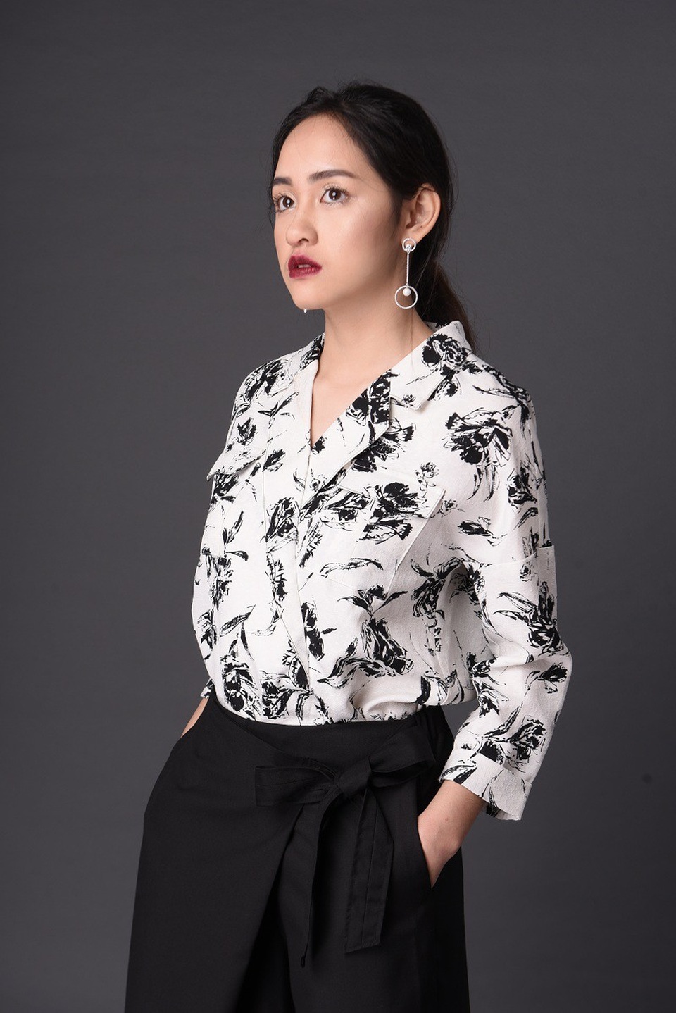 Nữ sinh có ảnh thẻ lạ "tóc tai bù xù" nhưng thực tế lại rất xinh - 10 Nữ sinh có ảnh thẻ lạ "tóc tai bù xù" nhưng thực tế lại rất xinh - 10