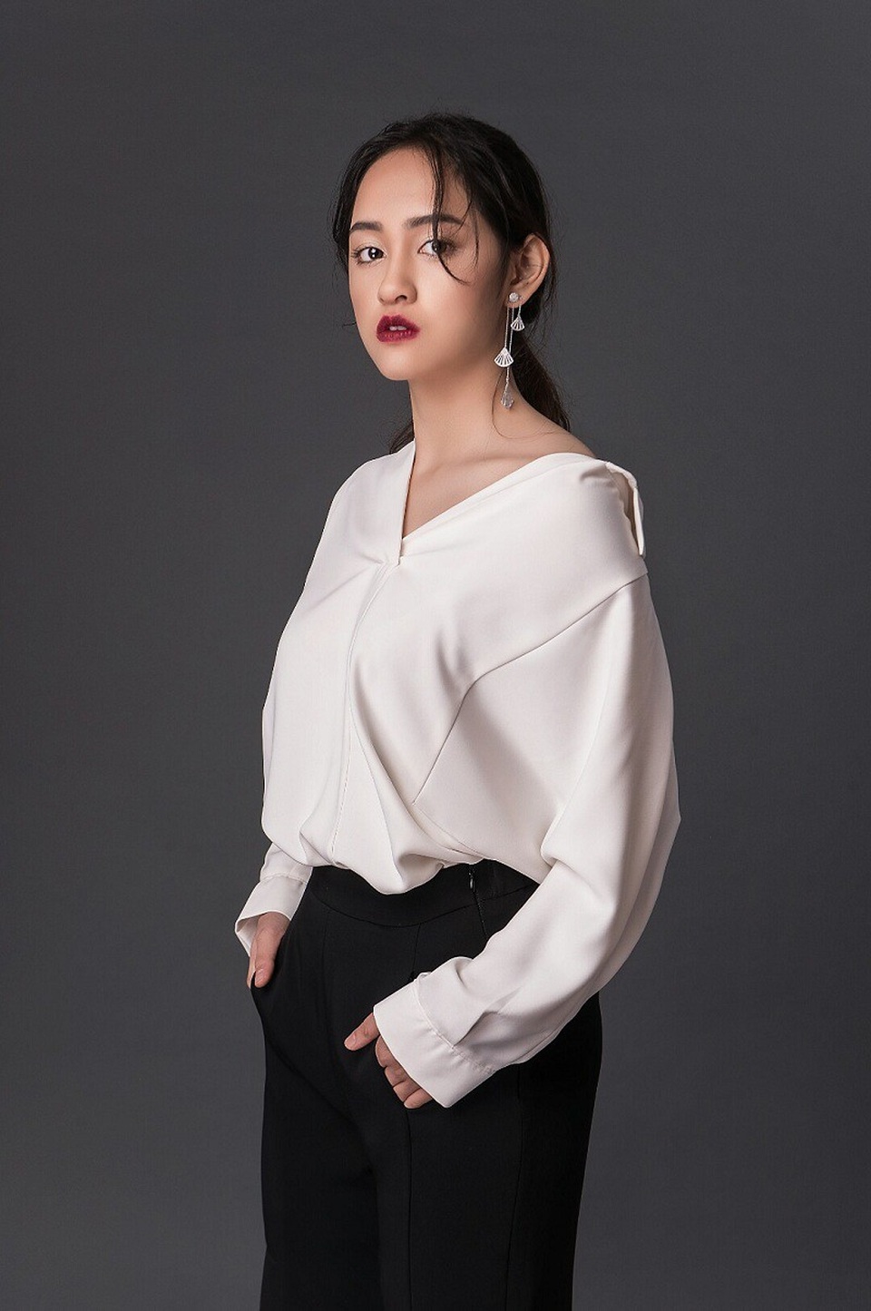 Nữ sinh có ảnh thẻ lạ "tóc tai bù xù" nhưng thực tế lại rất xinh - 9 Nữ sinh có ảnh thẻ lạ "tóc tai bù xù" nhưng thực tế lại rất xinh - 9