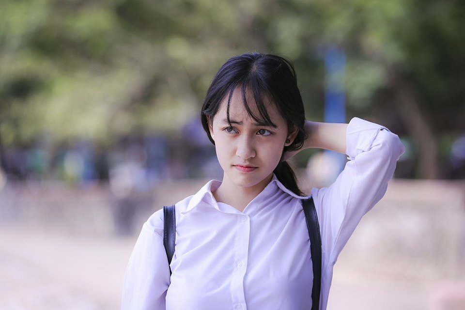 Nữ sinh có ảnh thẻ lạ "tóc tai bù xù" nhưng thực tế lại rất xinh - 7 Nữ sinh có ảnh thẻ lạ "tóc tai bù xù" nhưng thực tế lại rất xinh - 7