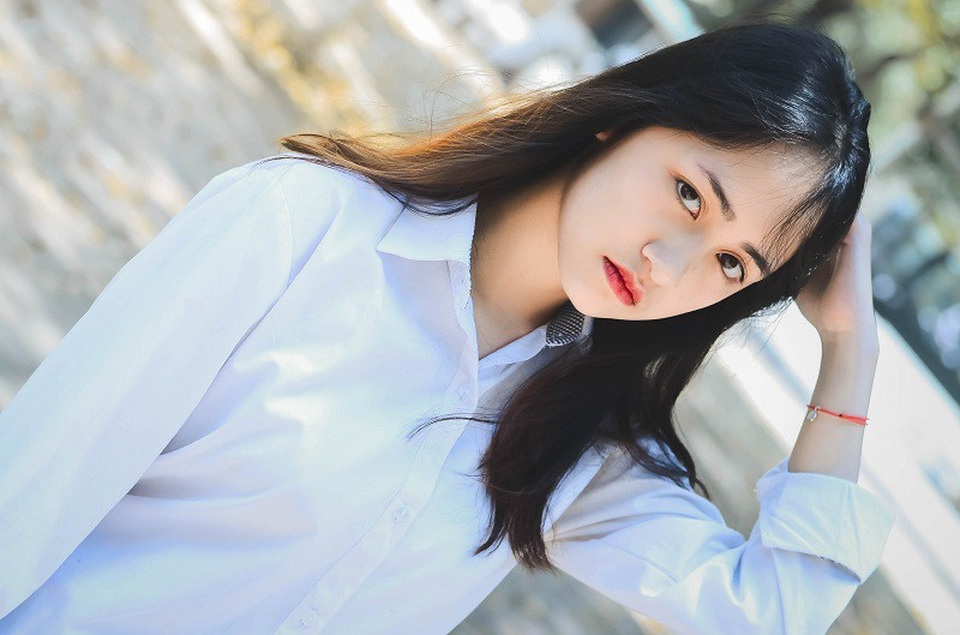 Nữ sinh có ảnh thẻ lạ "tóc tai bù xù" nhưng thực tế lại rất xinh - 5 Nữ sinh có ảnh thẻ lạ "tóc tai bù xù" nhưng thực tế lại rất xinh - 5