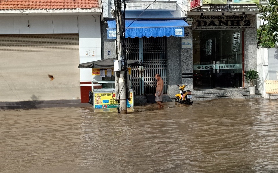 Tuyến đường Mậu Thân không còn thấy lề đường