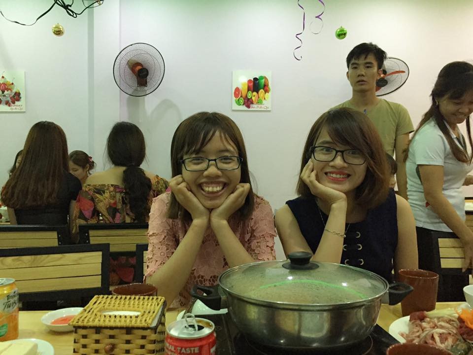 Oanh bên trái từng tự ti về ngoại hình xấu xí của mình