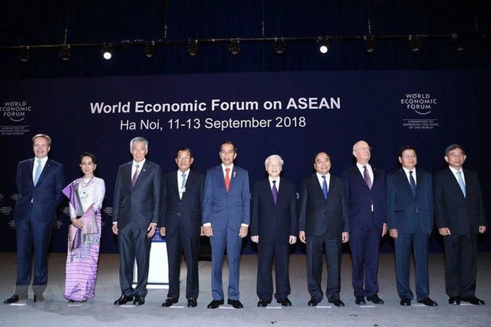 Diễn đàn Kinh tế thế giới về ASEAN: Ngày hội của những ý tưởng sáng tạo - 1 Hội nghị WEF ASEAN diễn ra tại Hà Nội từ ngày 11-13/9/2018. Trong phiên khai mạc, Tổng Bí thư Nguyễn Phú Trọng và Thủ tướng Nguyễn Xuân Phúc đã chào đón nồng nhiệt ãnh đạo các nền kinh tế thế giới và gần 1.000 đại biểu đến từ các Tập đoàn đa quốc gia (ảnh: TTXVN)