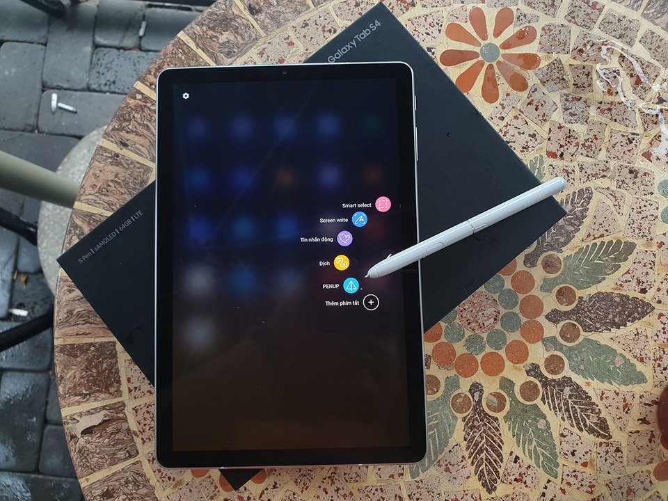 Đập hộp Galaxy Tab S4 với bút S Pen giá 17,9 triệu đồng tại Việt Nam - 8 Đập hộp Galaxy Tab S4 với bút S Pen giá 17,9 triệu đồng tại Việt Nam - 8