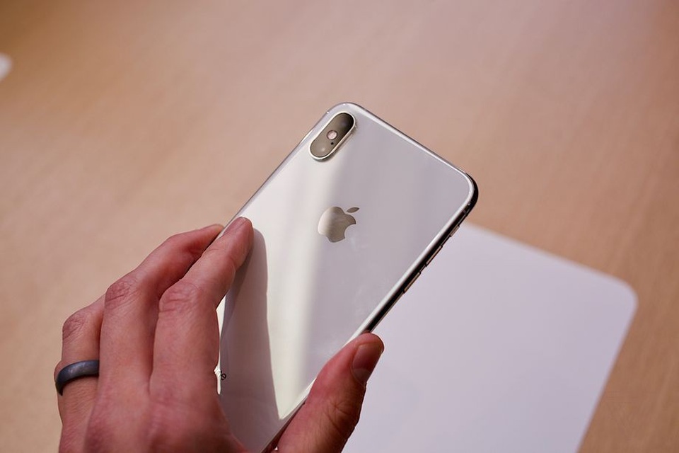 Cận cảnh bộ đôi iPhone XS và XS Max mới ra mắt của Apple - 3 Cách bố trí camera ở mặt sau cũng không khác biệt