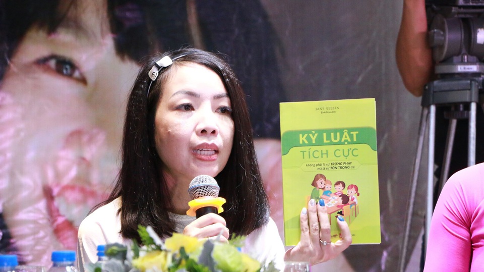 Mẹ thần đồng Đỗ Nhật Nam và sự nhức nhối về hai lần lỡ "động thủ" với con - 1 Chị Phan Hồ Điệp chia sẻ, nhiều phụ huynh tìm tới nhà tâm lý nhưng khi hỏi sở thích nhỏ của con thì không hay biết. (Ảnh: Đ.T).