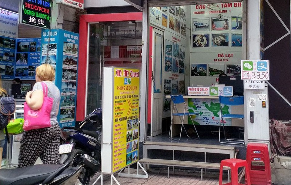 Thanh toán Nhân dân tệ trên đất Việt Nam: Ngang nhiên vi phạm, thủ đoạn tinh vi - 1
Cửa hiệu trưng biển có biểu tượng của ứng dụng Wechat, đồng thời ghi rõ tỷ giá tiền Nhân dân tệ quy đổi sang tiền Đồng