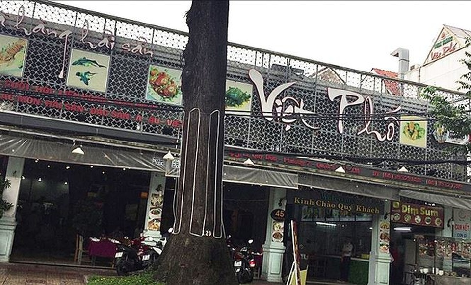 Căn nhà 270 tỷ đồng của Phan Sào Nam ở Sài Gòn bị kê biên ra sao? - 3
Số tiền mua căn nhà số 45 Lê Quý Đôn, phường 7,Quận 3, TP HCM là 270 tỷ đồng. Tuy nhiên, theo giới đầu cơ bất động sản, với diện tích gần 1.000m2 căn lại nằm ở khu đất vàng của trung tâm TPHCM, căn nhà trên hiện có giá khoảng 400 tỷ đồng.