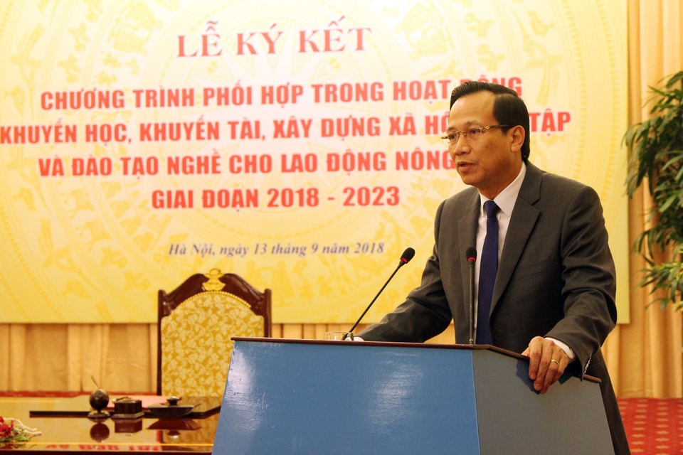 Hội Khuyến học Việt Nam ký kết với Bộ Lao động TB&XH nâng cao đào tạo nghề cho lao động nông thôn - 2
Bộ trưởng Bộ Lao động - TB&XH Đào Ngọc Dung