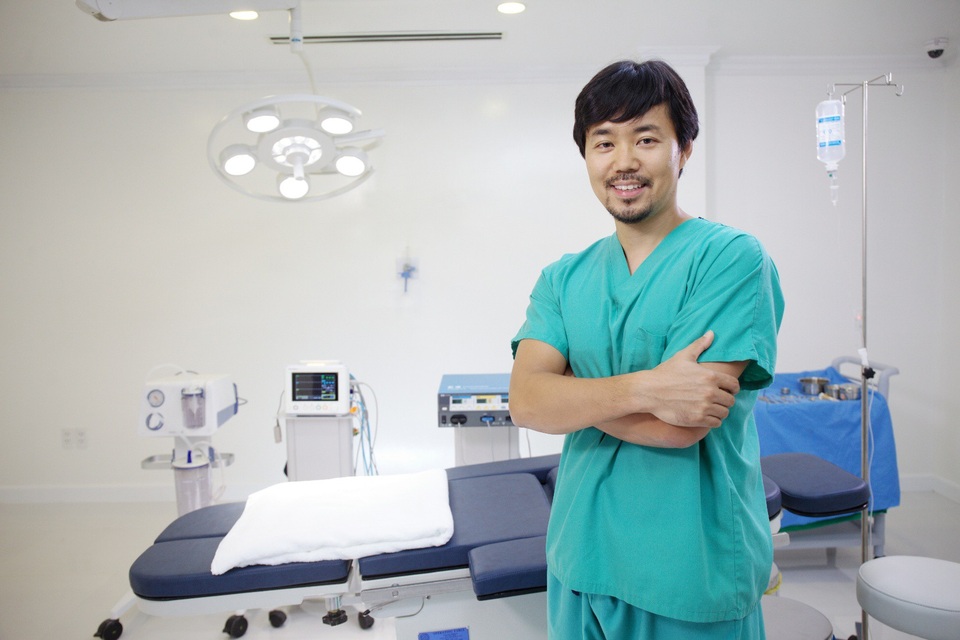 Thượng vàng hạ cám thị trường phẫu thuật thẩm mỹ Mắt ở Việt Nam - 4 Với trang thiết bị hiện đại, máy móc nhập khẩu trực tiếp từ Hoa Kì, phẫu thuật mắt tại Thanh Hằng Beauty Medi luôn đảm bảo cho khách hàng sự an toàn tuyệt đối