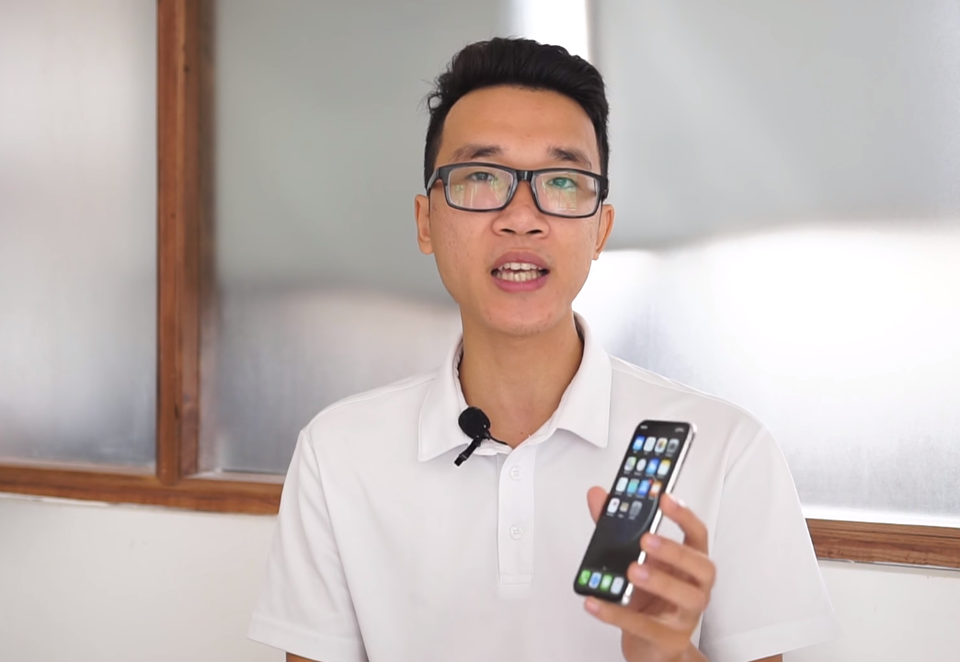 Vinh Vật Vờ - một reviewer nổi tiếng trong làng di động tại Việt Nam, đánh giá bộ 3 iPhone mới sẽ khiến các đối thủ cạnh tranh của Apple đau đầu về mức giá.