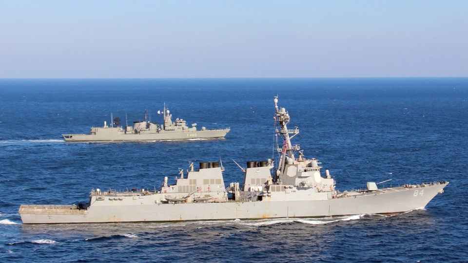 Nga: 200 tên lửa hành trình Tomahawk của Mỹ có thể đang bủa vây Syria - 1 Tàu khu trục tên lửa dẫn đường USS Bulkeley (Ảnh: Hải quân Mỹ)