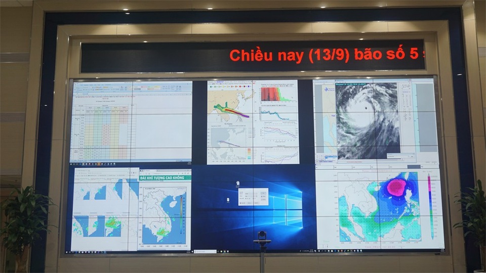 Siêu bão Mangkhut đổ bộ, Hà Nội cần tính toán cấm lưu thông qua một số cây cầu - 3 Tổng cục Khí tượng thủy văn đang theo dõi sát siêu bão Mangkhut.