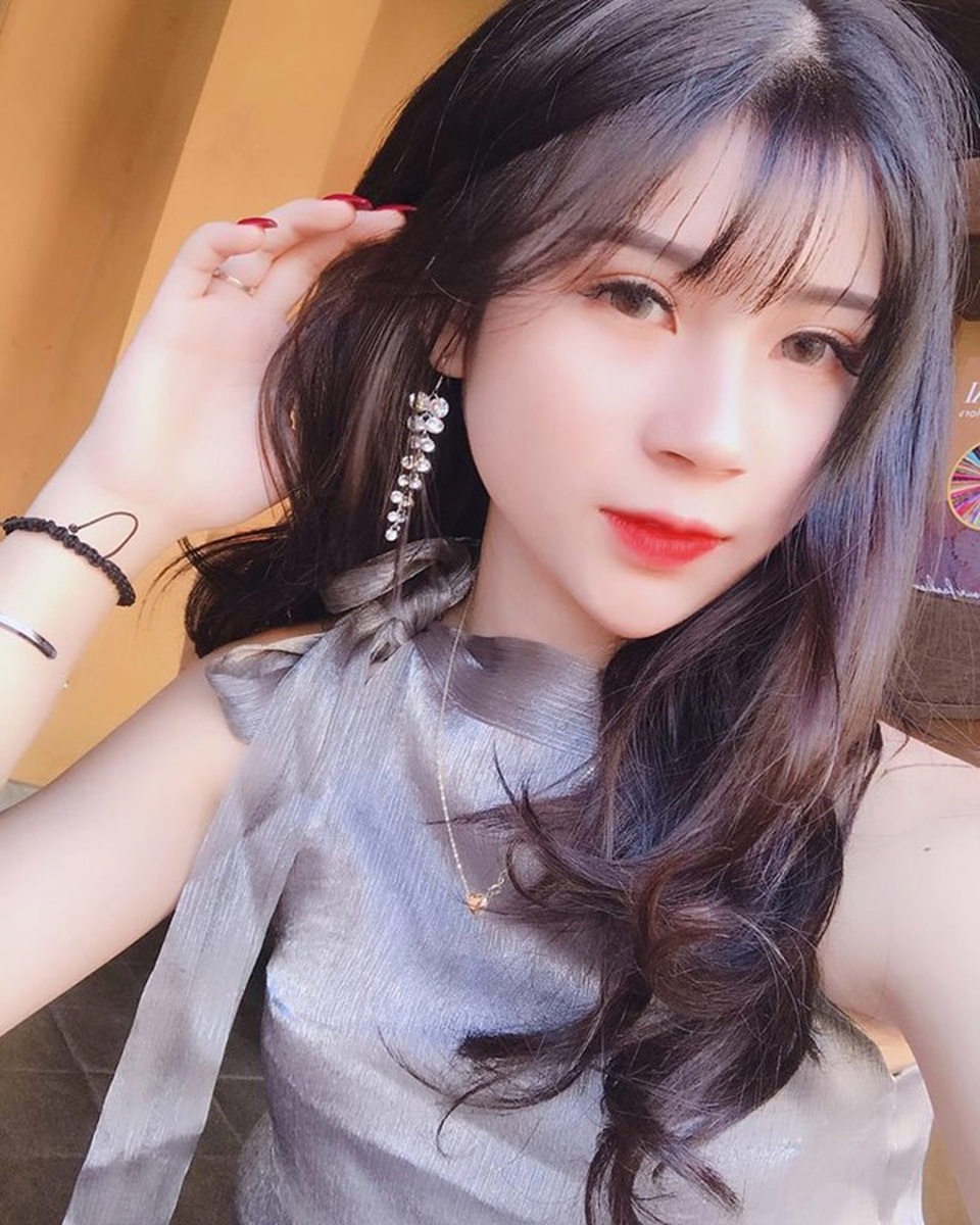Hot girl Hà thành khiến dân mạng bất ngờ với nhan sắc thật trên truyền hình - 2
Những bức ảnh selfie nhận được hàng nghìn lượt thích của Tiểu Phương