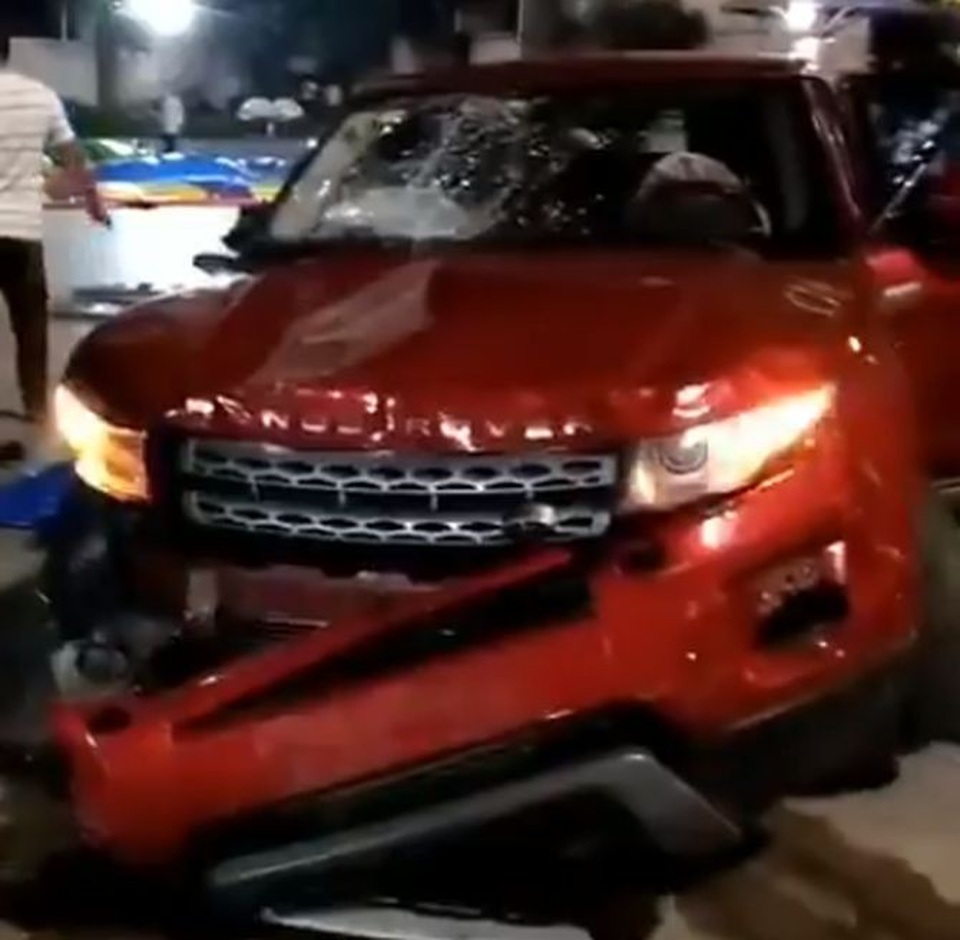 Lao xe vào đám đông ở Trung Quốc, ít nhất 9 người chết, gần 50 người bị thương - 2
Chiếc xe gây tai nạn. (Ảnh: Weibo)