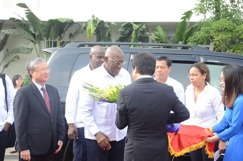 Phó Chủ tịch thứ nhất Cuba thăm Bệnh viện Hữu nghị Việt Nam - Cuba Đồng Hới - 1 Ông Salvador Valdés Mesa - Ủy viên Bộ Chính trị, Phó Chủ tịch Thứ nhất Hội đồng Nhà nước và Hội đồng Bộ trưởng nước Cộng hòa Cuba đến thăm Bệnh viện Hữu nghị Việt Nam – Cuba Đồng Hới