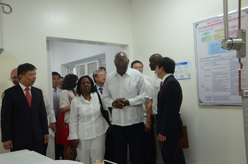 Phó Chủ tịch thứ nhất Cuba thăm Bệnh viện Hữu nghị Việt Nam - Cuba Đồng Hới - 3 Phó Chủ tịch thứ nhất Cuba thăm Bệnh viện Hữu nghị Việt Nam - Cuba Đồng Hới - 3