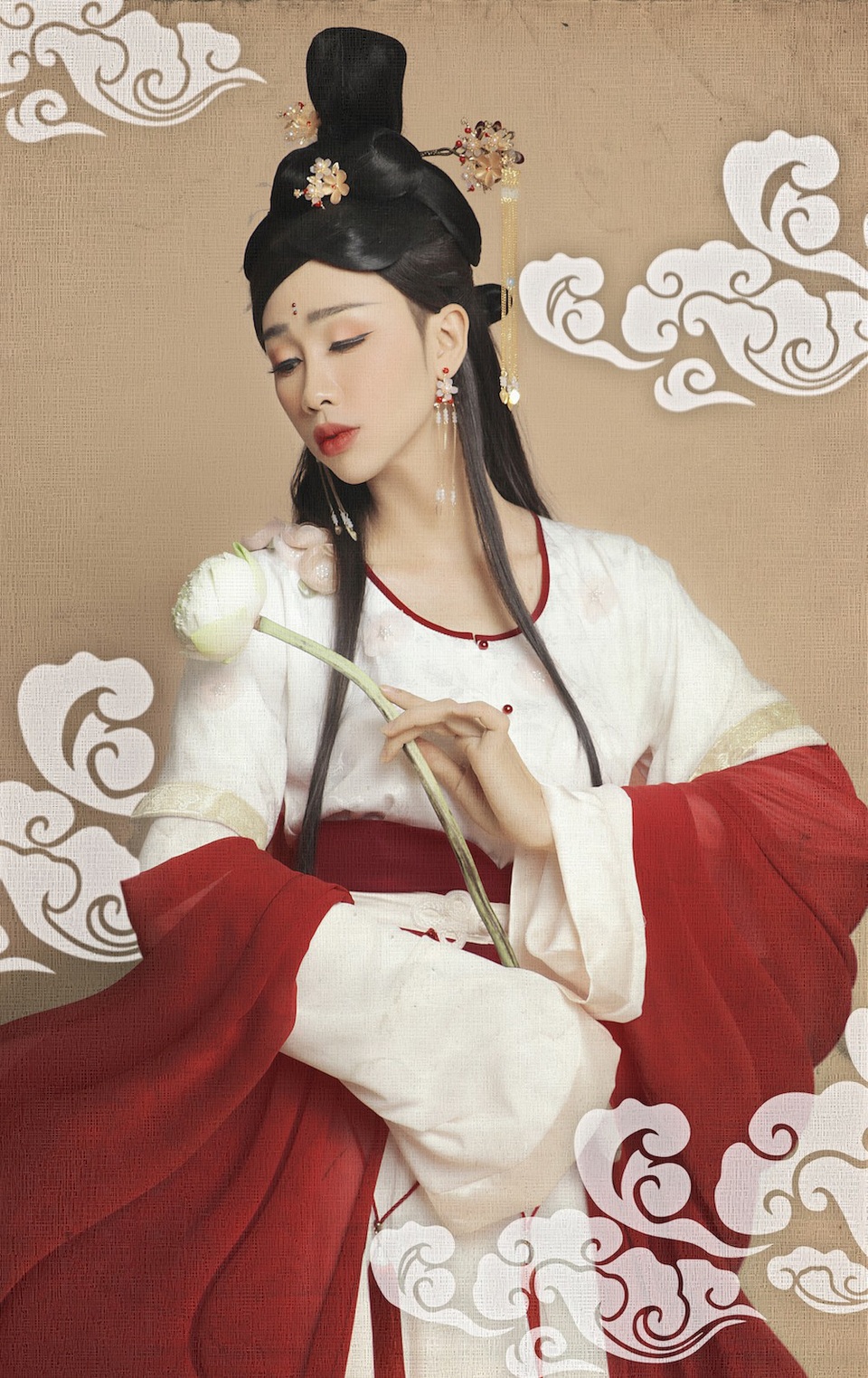 Chia sẻ về ý tưởng hóa thân thành Hằng Nga, Hải Triều tâm sự: “Lúc nhỏ, mỗi dịp Trung Thu là ai cũng muốn tranh làm chị Hằng, vì xinh đẹp mà. Ý tưởng của bộ ảnh là hiện thực hoá tưởng tượng của mình lúc nhỏ, ước mơ tuổi thơ còn dang dở tới bây giờ, thông qua chị Hằng cũng là thông qua ước mơ của mình”.