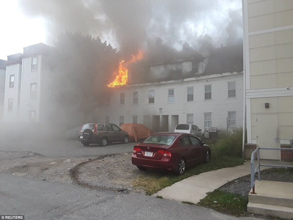 Mỹ: Hàng loạt vụ nổ gas rung chuyển thành phố Boston, 70 ngôi nhà bị thiêu rụi - 5
Các vụ cháy nổ đã khiến nhiều người phải sơ tán.