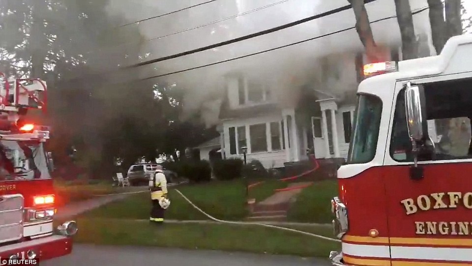 Mỹ: Hàng loạt vụ nổ gas rung chuyển thành phố Boston, 70 ngôi nhà bị thiêu rụi - 8
Theo Reuters, các vụ cháy nổ kéo dài trong vài giờ liền, khiến các ngôi nhà bị cháy hoặc đổ sập.