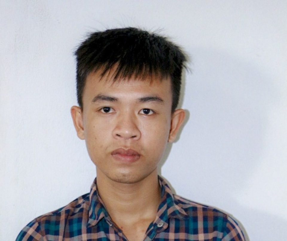 Bắt nam thanh niên dẫn bé gái 12 tuổi đi sống chung như vợ chồng - 1 Hòa tại cơ quan công an