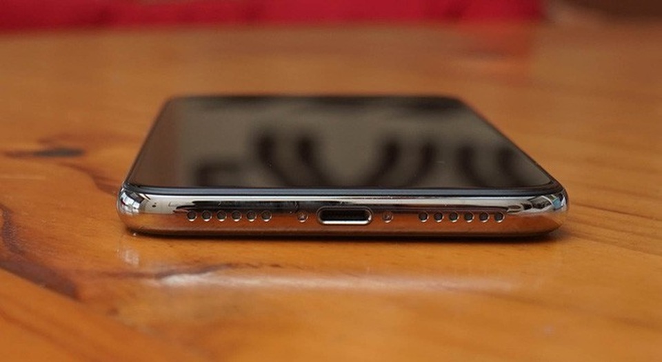 Người hâm mộ thất vọng về điểm thiếu tinh tế trên iPhone mới - 2 Cách bố trí trên iPhone X.