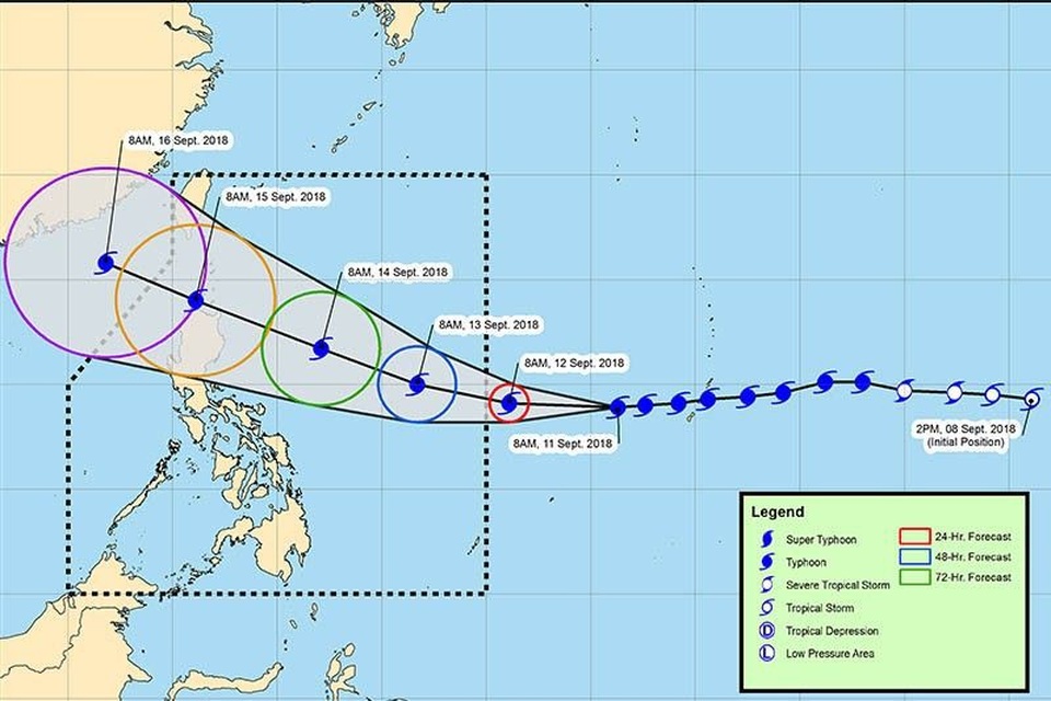 Philippines “gồng mình” chuẩn bị ứng phó siêu bão Mangkhut - 1 Siêu bão Mangkhut dự kiến sẽ đổ bộ vào đảo Luzon của Philippines vào sáng sớm ngày 15/9. Hiện sức gió của cơn bão này đã lên tới 285 km/h và được dự báo là cơn bão mạnh nhất đổ bộ vào Philippines trong năm nay. Trong ảnh: Đường đi dự kiến của bão Mangkhut trong những ngày sắp tới. (Ảnh: Philstar)