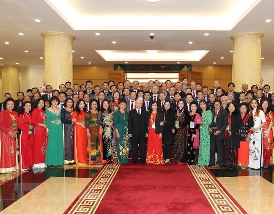 
Tổng Bí thư Nguyễn Phú Trọng gặp mặt thân mật kiều bào tiêu biểu, ngày 7/2/2018. (Ảnh: Trí Dũng/TTXVN)
