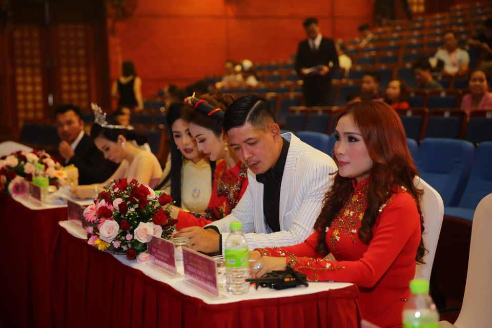 Mãn nhãn với đêm Chung kết: Nữ hoàng Doanh nhân đất Việt 2018 - Ảnh 2. Mãn nhãn với đêm Chung kết: Nữ hoàng Doanh nhân đất Việt 2018 - Ảnh 2.