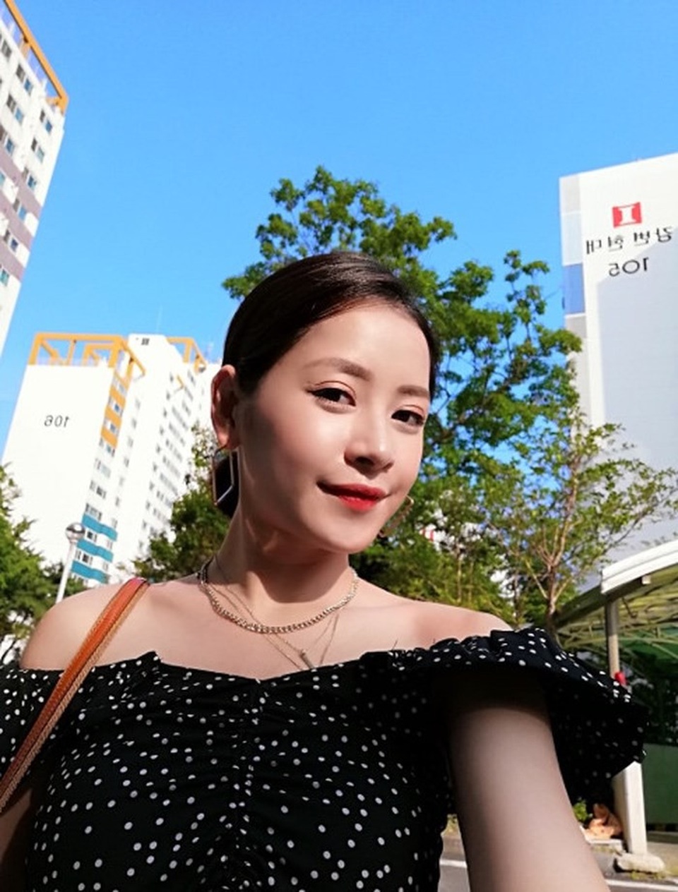 Loạt smartphone với khả năng selfie ấn tượng ở phân khúc tầm trung - 1 Ảnh selfie xóa phông chụp bằng Nova 3i trong điều kiện ngược sáng