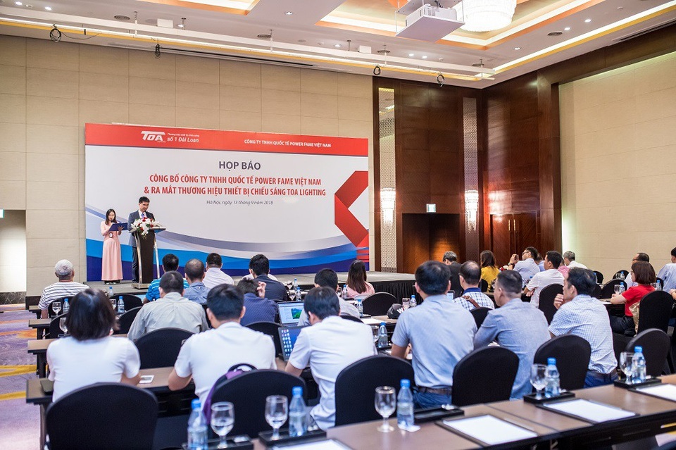 Đèn TOA Lighting – Trao ánh sáng gửi yêu thương - 1 Đèn TOA Lighting – Trao ánh sáng gửi yêu thương - 1