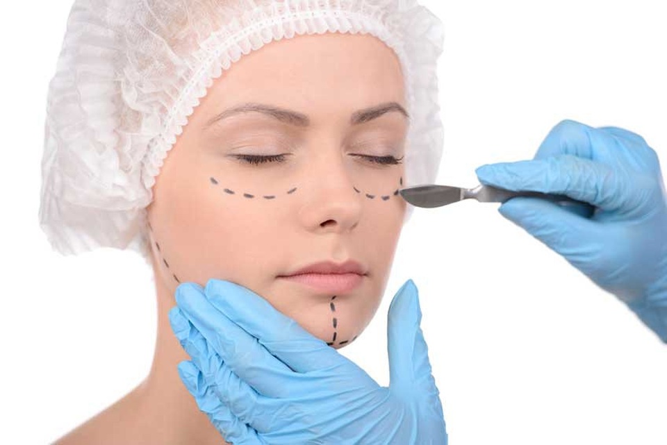 5 sự thật ít ai biết nếu bạn có ý định thẩm mỹ mắt - 3 Trong ngành thẩm mỹ làm đẹp nói riêng và ngành y nói chung khó có thể tránh khỏi rủi ro. Quan trọng là cách bạn hạn chế tối đa rủi ro ra sao. Câu trả lời hợp lý nhất đó là phụ thuộc vào việc bạn chọn cơ sở thẩm mỹ uy tín hay không.