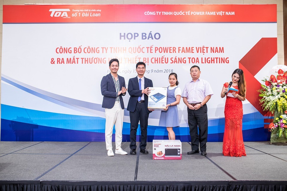 Đèn TOA Lighting – Trao ánh sáng gửi yêu thương - 3 Đèn TOA Lighting – Trao ánh sáng gửi yêu thương - 3